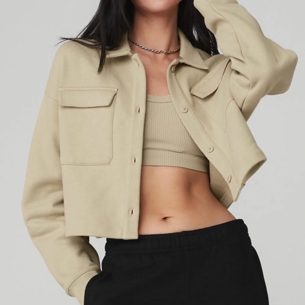 Alo Yoga Renown women’s Cropped Button-Up Pullover size large